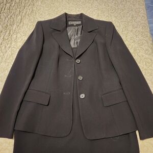 Kasper Women's Elegant Black 2 Piece Suit Jacket and Skirt